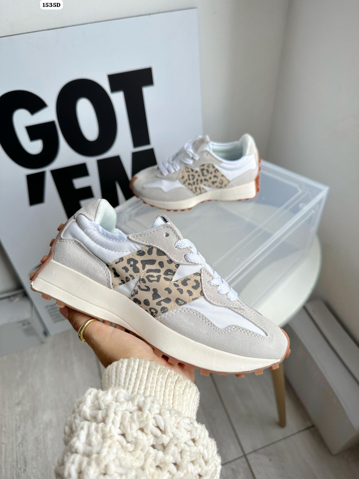 Imagen https://storemanizales.com/images/large/New balance 327 mujer