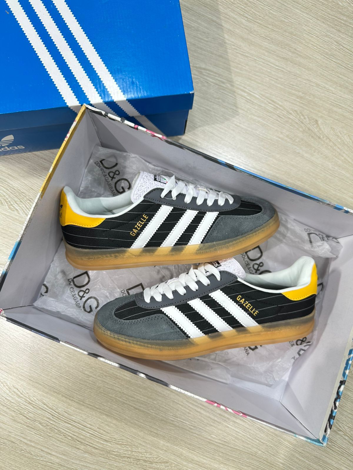 Imagen https://storemanizales.com/images/large/Adidas gazelle mujer