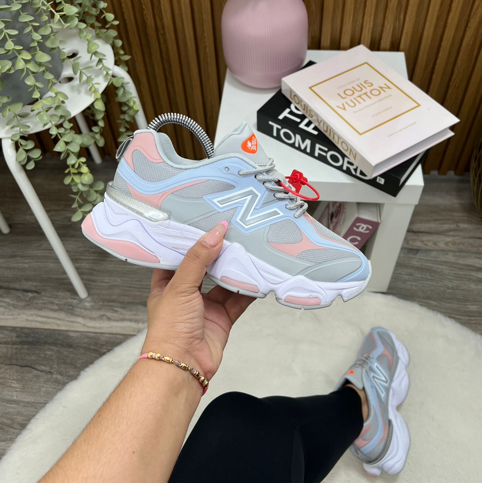 Imagen https://storemanizales.com/images/large/NEW BALANCE 9060