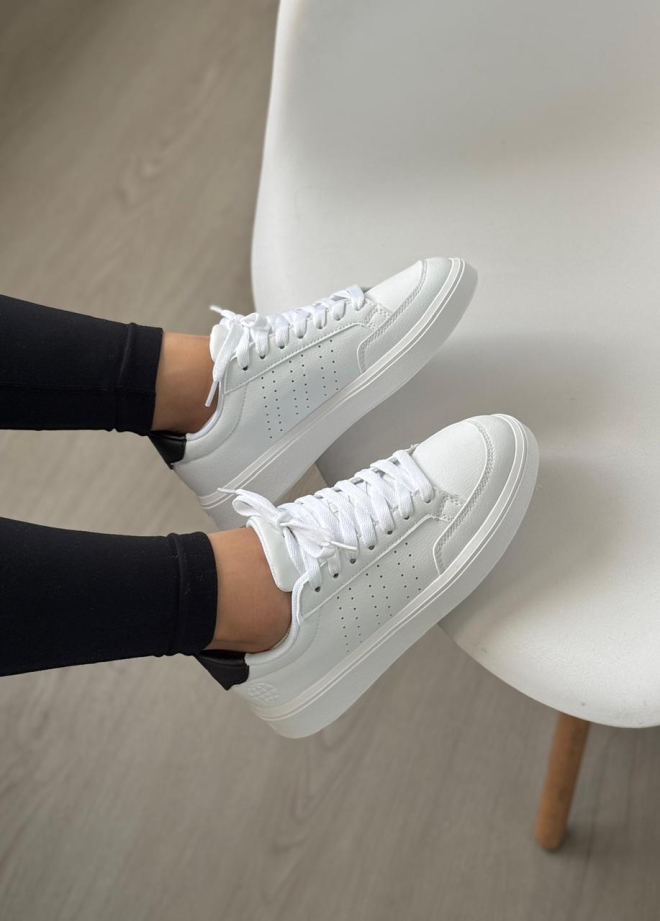 Imagen https://storemanizales.com/images/large/🔥🌎🦅ADIDAS COURT blanco y negro mujer