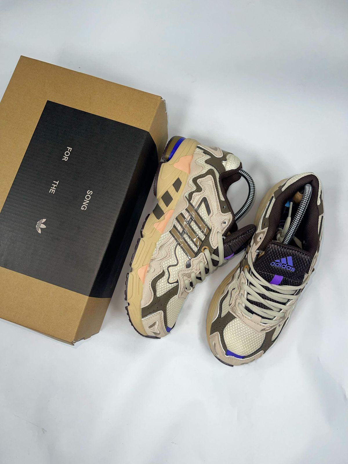 Imagen https://storemanizales.com/images/large/ADIDAS BAD BUNNY 