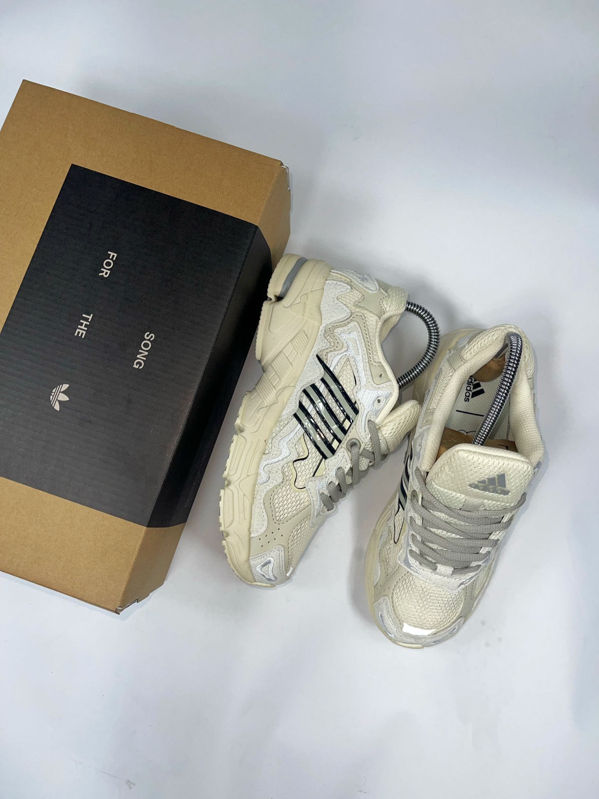 Imagen https://storemanizales.com/images/large/ADIDAS BAD BUNNY 