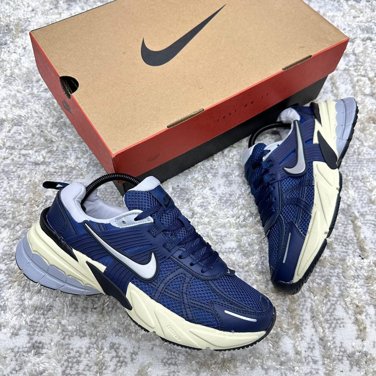 Imagen https://storemanizales.com/images/large/Nike vomero v2 