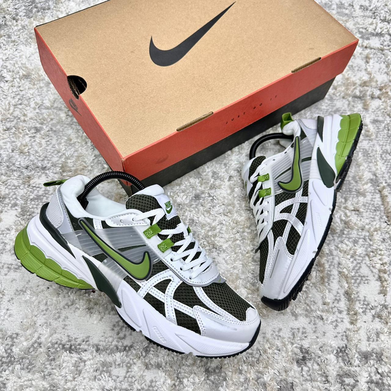Imagen https://storemanizales.com/images/large/Nike vomero v2 