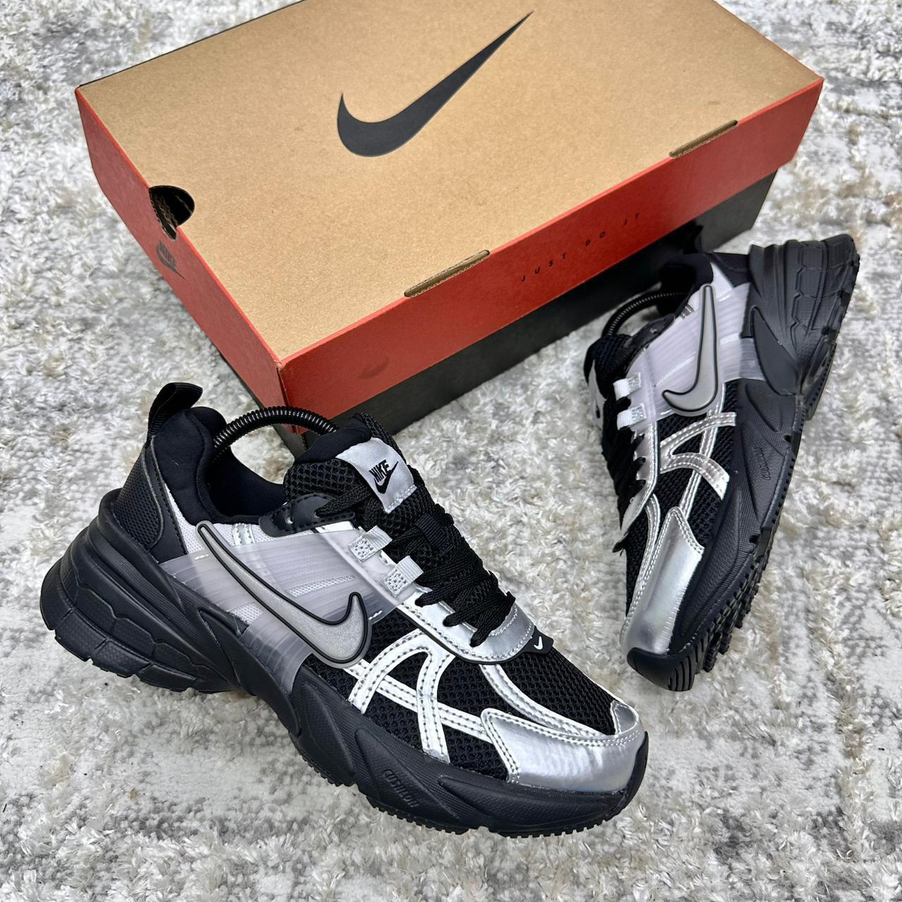 Imagen https://storemanizales.com/images/large/Nike vomero v2 