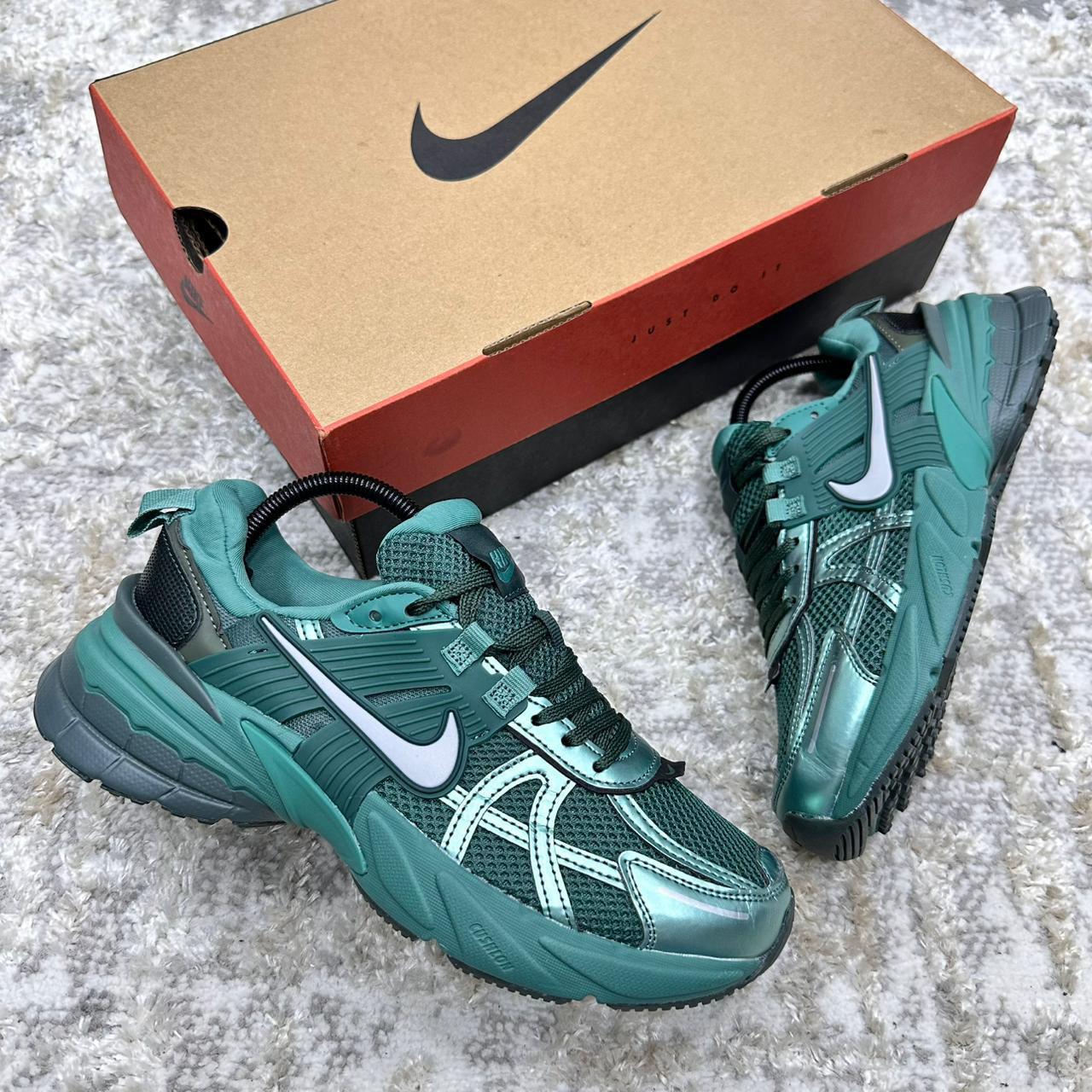 Imagen https://storemanizales.com/images/large/Nike vomero v2 