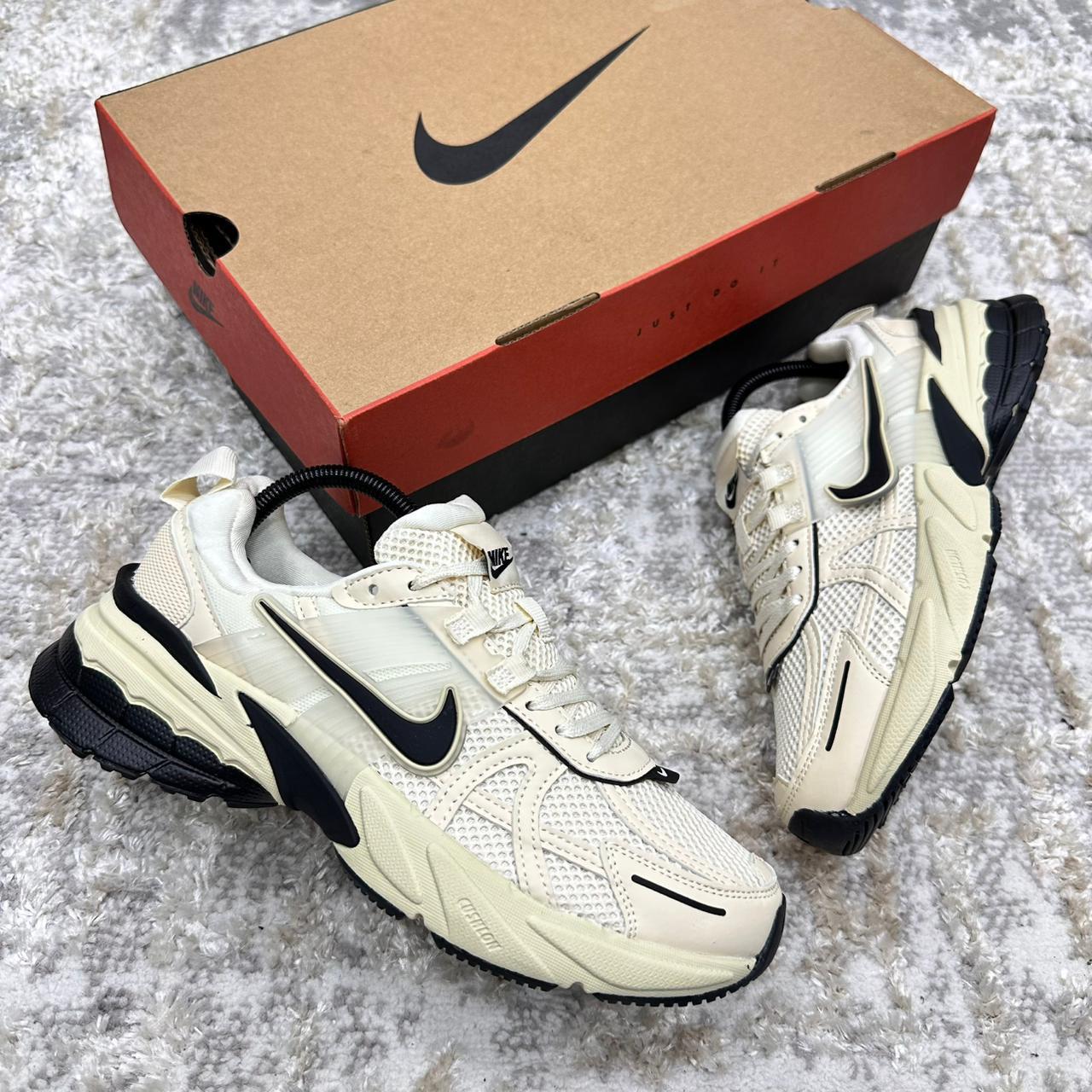 Imagen https://storemanizales.com/images/large/Nike vomero v2 