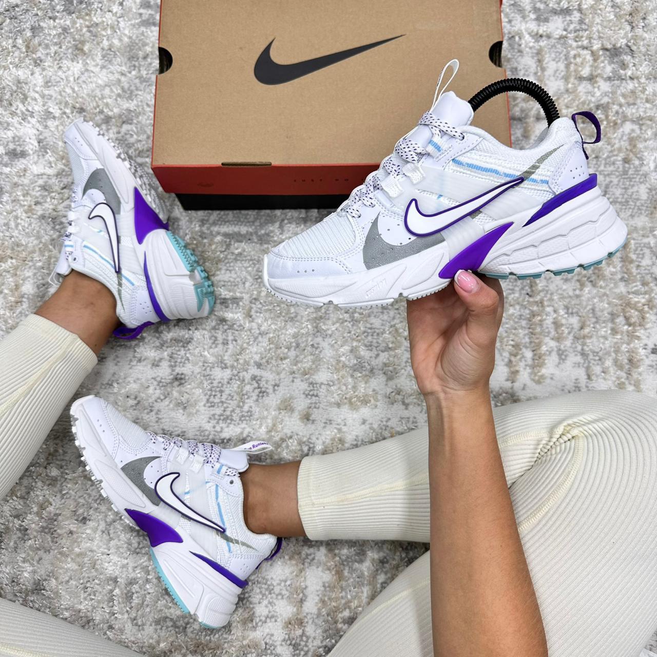 Imagen https://storemanizales.com/images/large/Nike vomero v2```dama