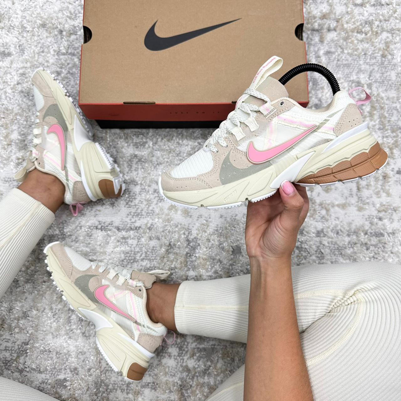 Imagen https://storemanizales.com/images/large/Nike vomero v2```dama