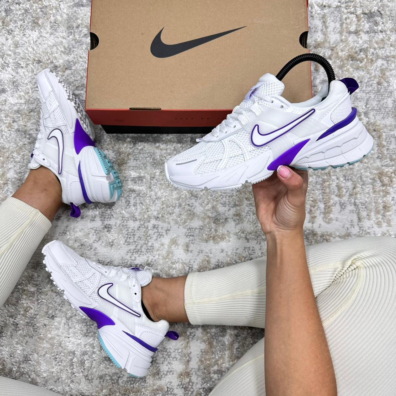 Imagen https://storemanizales.com/images/large/Nike vomero v2```dama