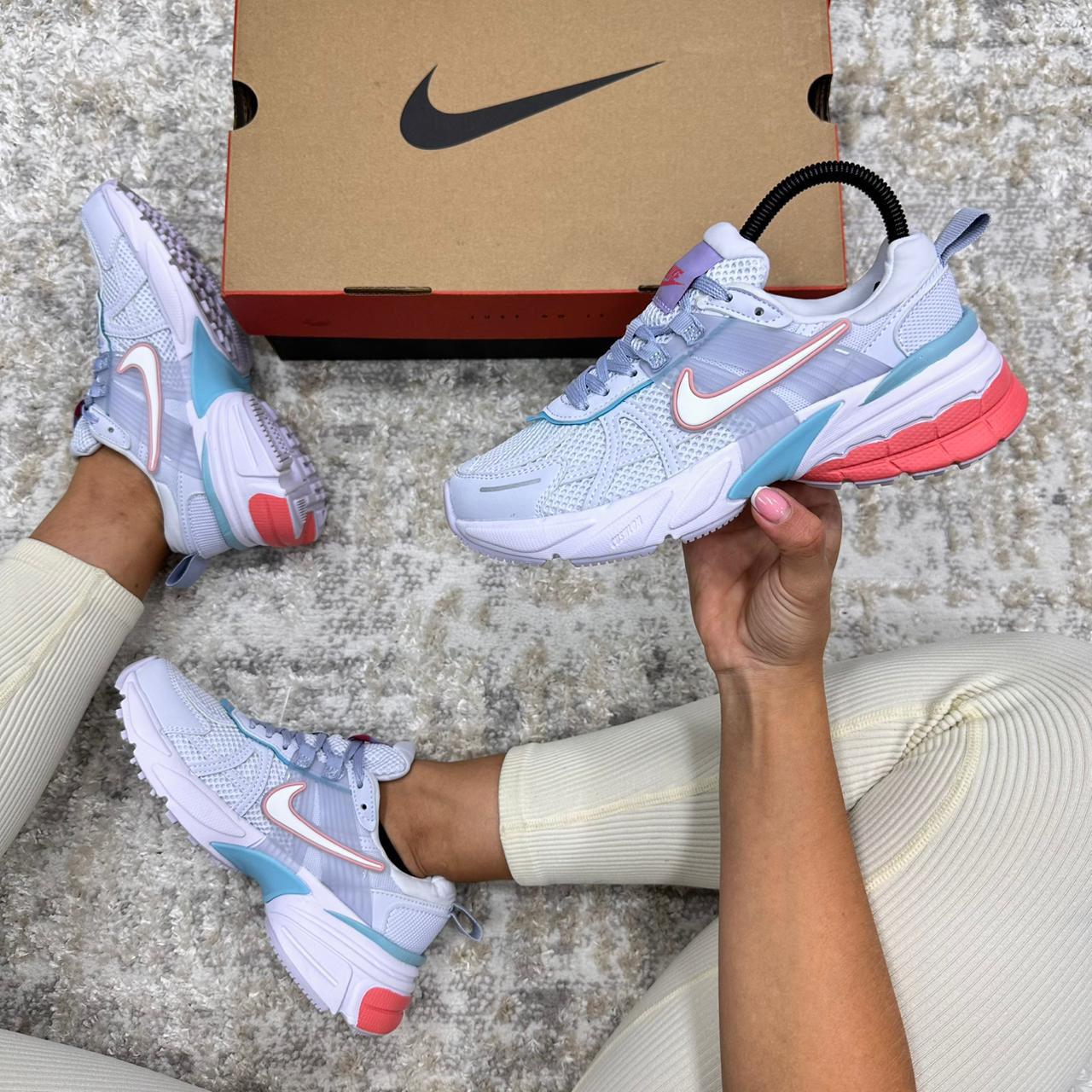 Imagen https://storemanizales.com/images/large/Nike vomero v2```dama