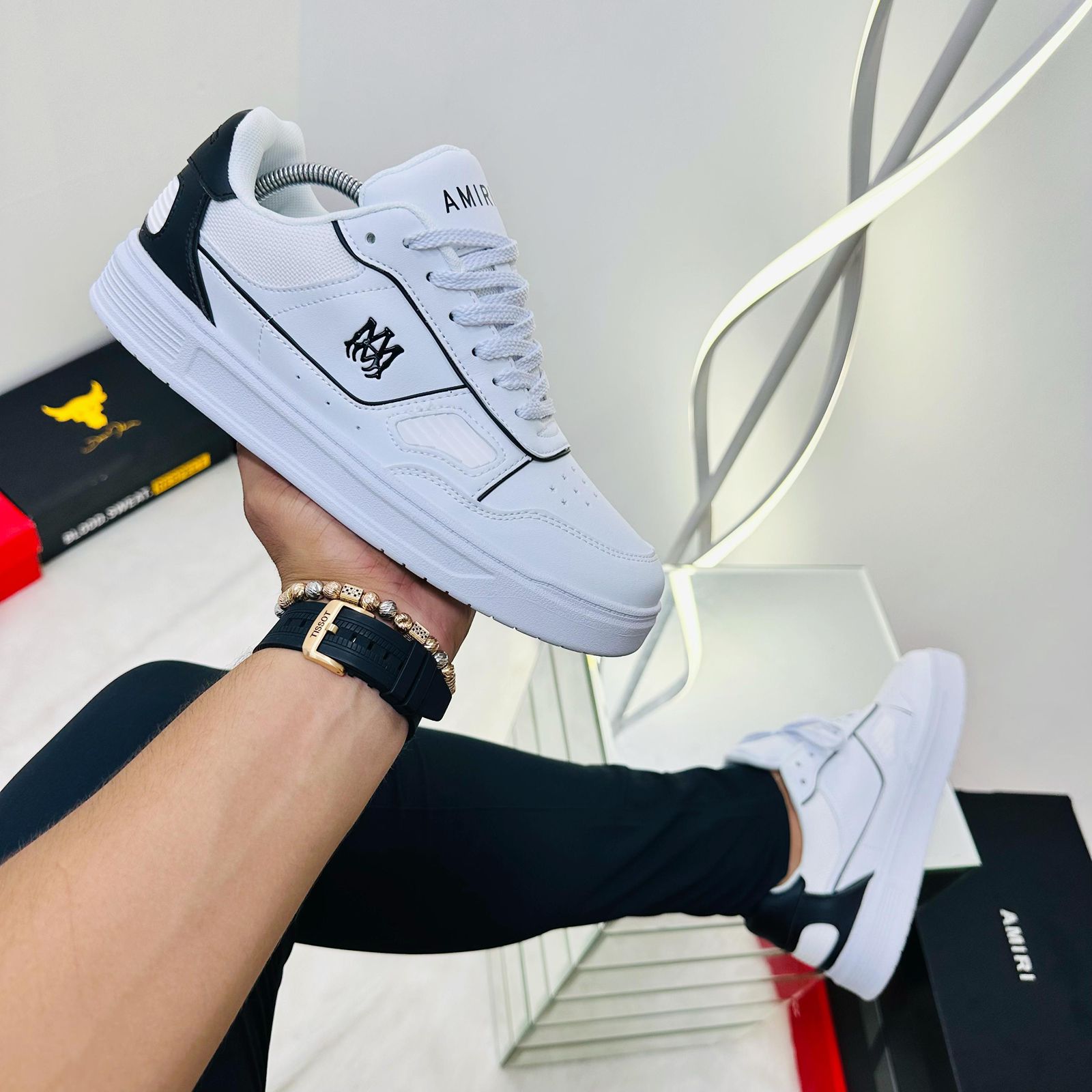 Imagen https://storemanizales.com/images/large/AMIRI