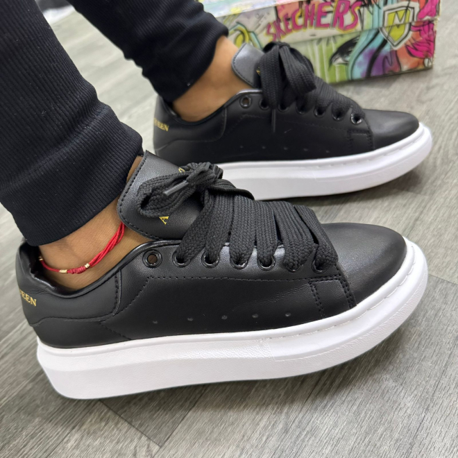 Imagen https://storemanizales.com/images/large/Alexander mcqueen