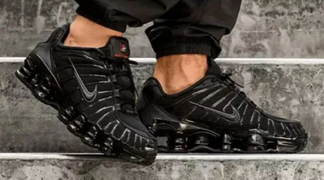 NIKE SHOX GUSANO HOMBRE 